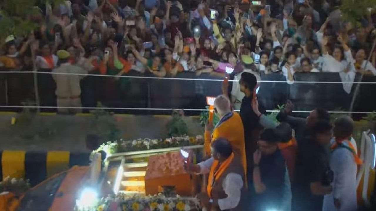 PM Modi Raodshow in Barelilly Uttar Pradesh News in Hindi