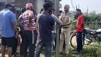 Pathankot: रात में पशुओं को हवस का शिकार बनाता था, सीसीटीवी देख लोगों ने पकड़ा, खंभे से बांधा People tied man with pole who Used to make animals victims of lust in Pathankot
