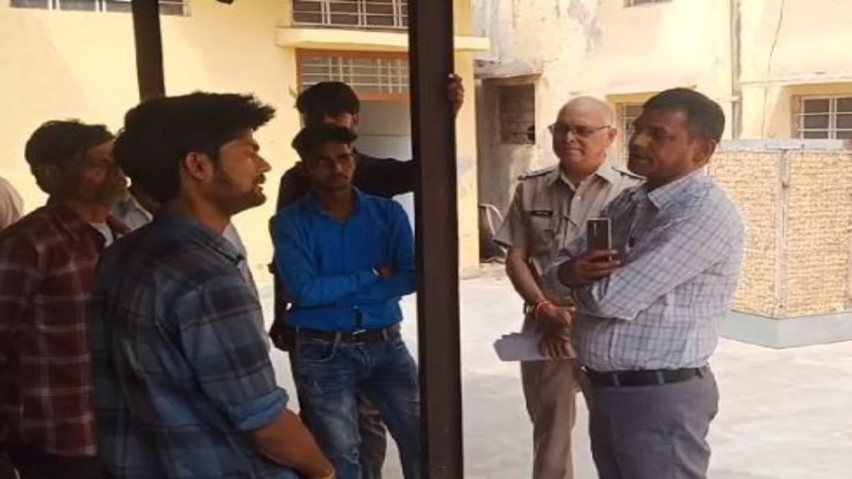 Dholpur News: Dead body of a young man found hanging, family members expressed suspicion of murder