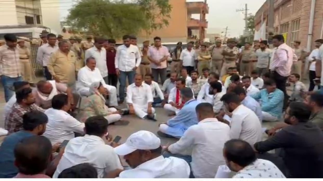 Jodhpur News: Congress candidate's son and supporters assaulted, protest on the road against the incident
