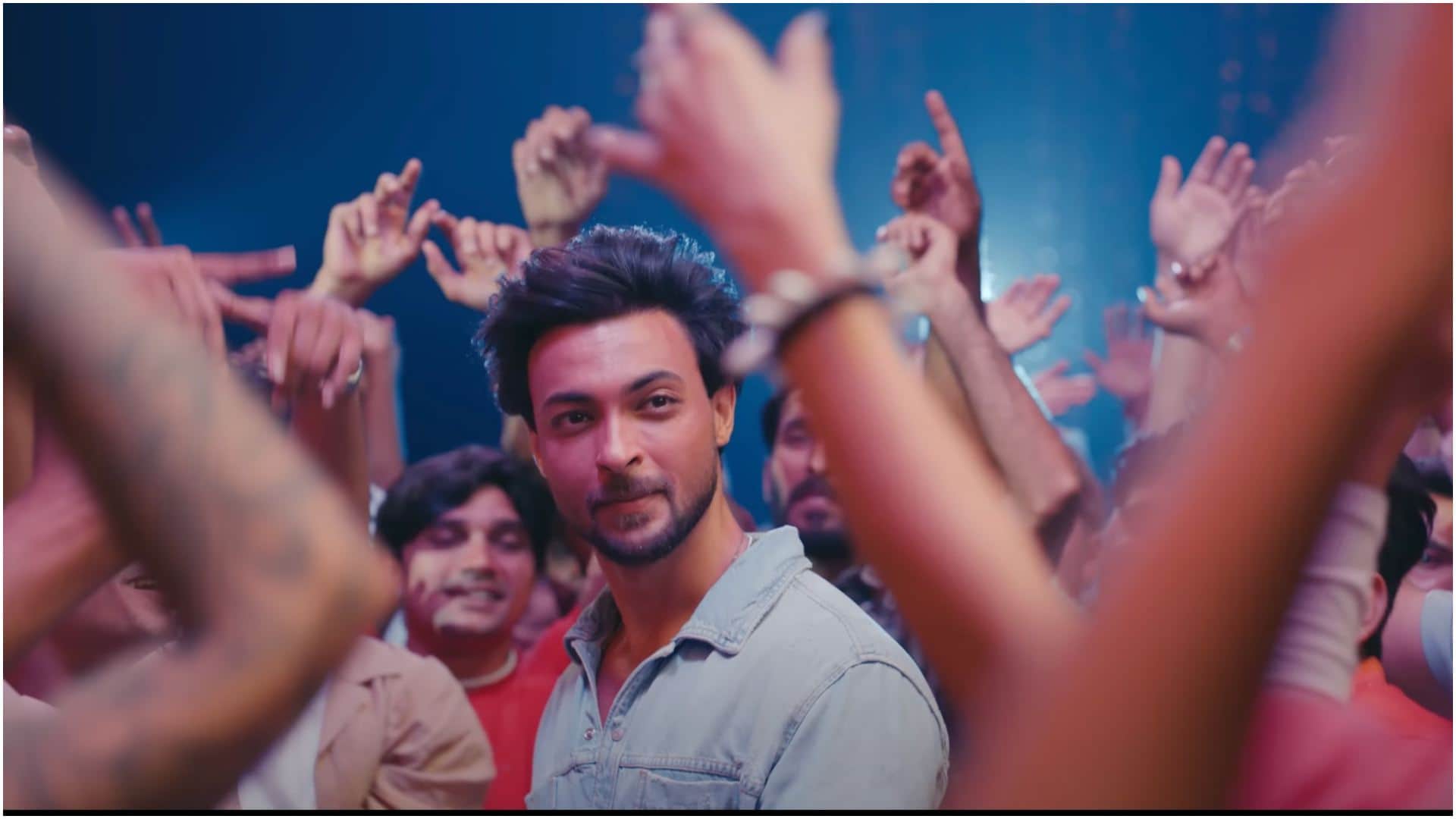 Box Office Collection Saturday Ruslaan Bade Miyan Chote Miyan Maidaan Total Earnings Report