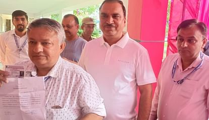 Jammu lok sabha election 2024 congress candidate raman bhalla and BJP candidate Jugal Kishore Sharma cast vote
