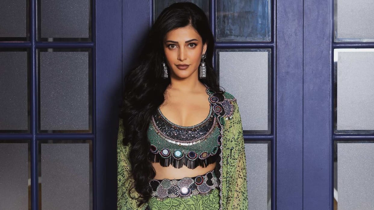 Shruti haasan reveals that she got afraid from wedding and declares herself single