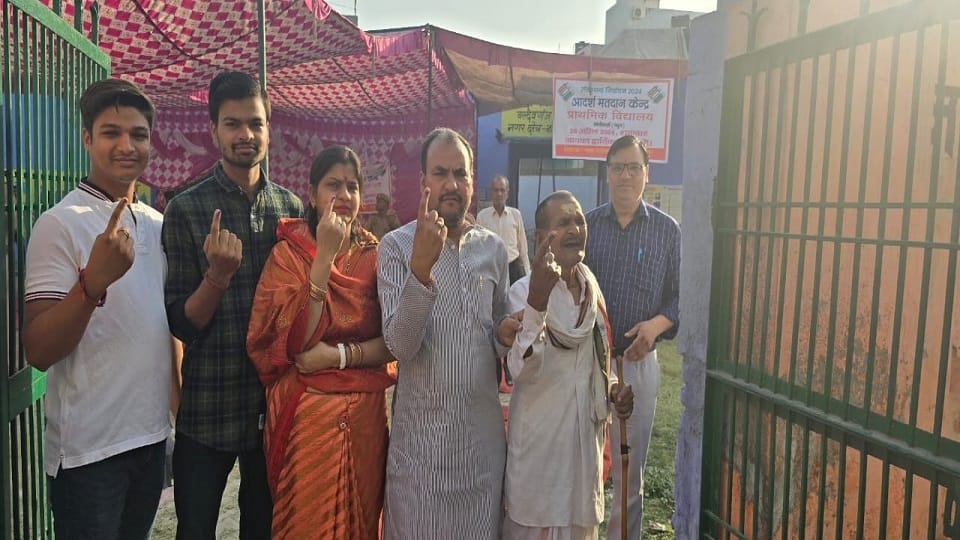 Lok Sabha Elections 2024: Amazing enthusiasm first time voter in Mathura three generations voted together