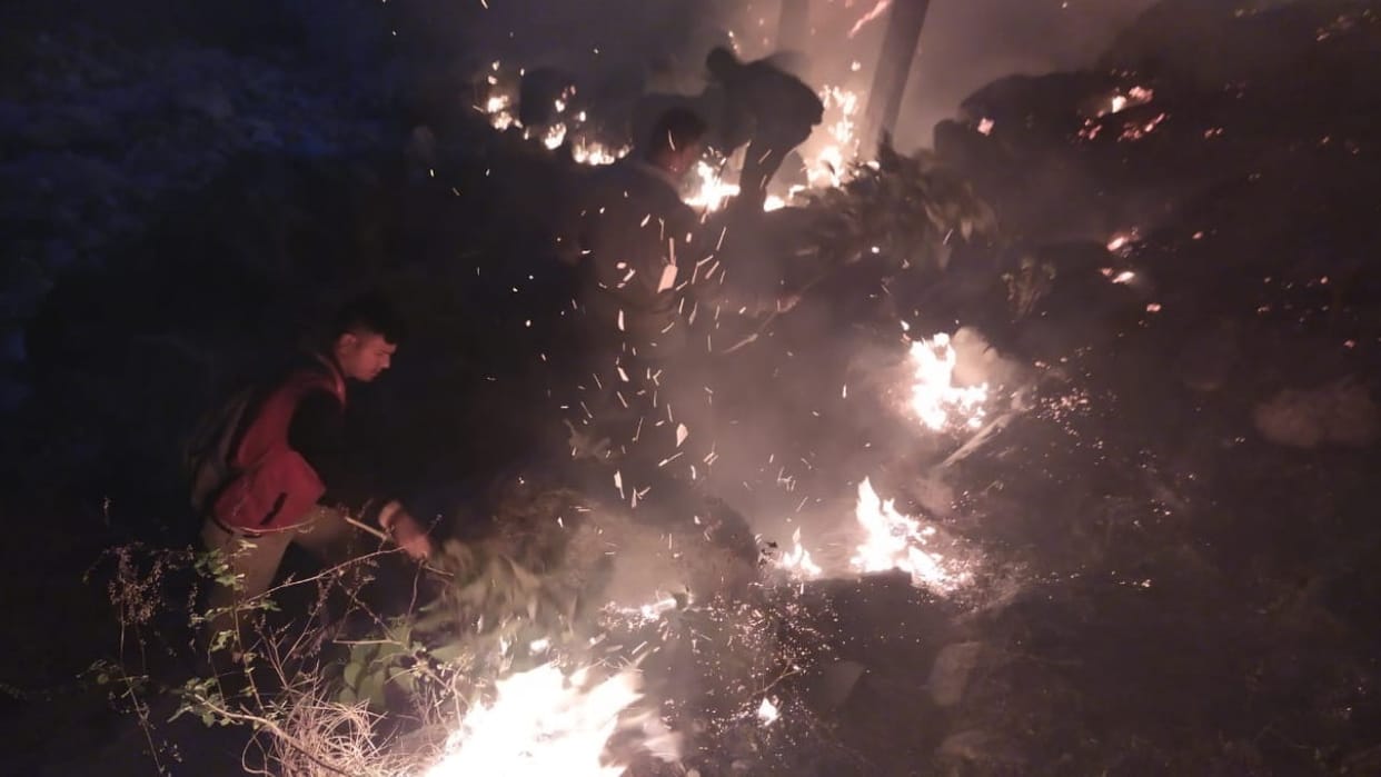 Kedarnath forest division massive fire broke out in the forests of Dhanpur range Karnaprayag Uttarakhand News