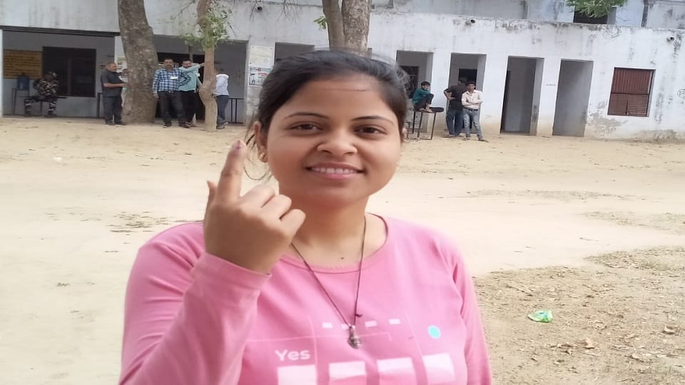 Lok Sabha Elections 2024: Amazing enthusiasm first time voter in Mathura three generations voted together