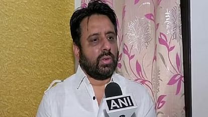 Police searching for AAP MLA Amanatullah Khan in case of assault with petrol pump attendant in Noida