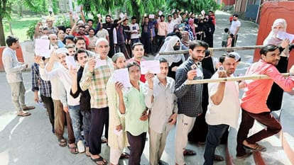 Amroha Election: Credentials of honorable people locked in EVM along with candidates