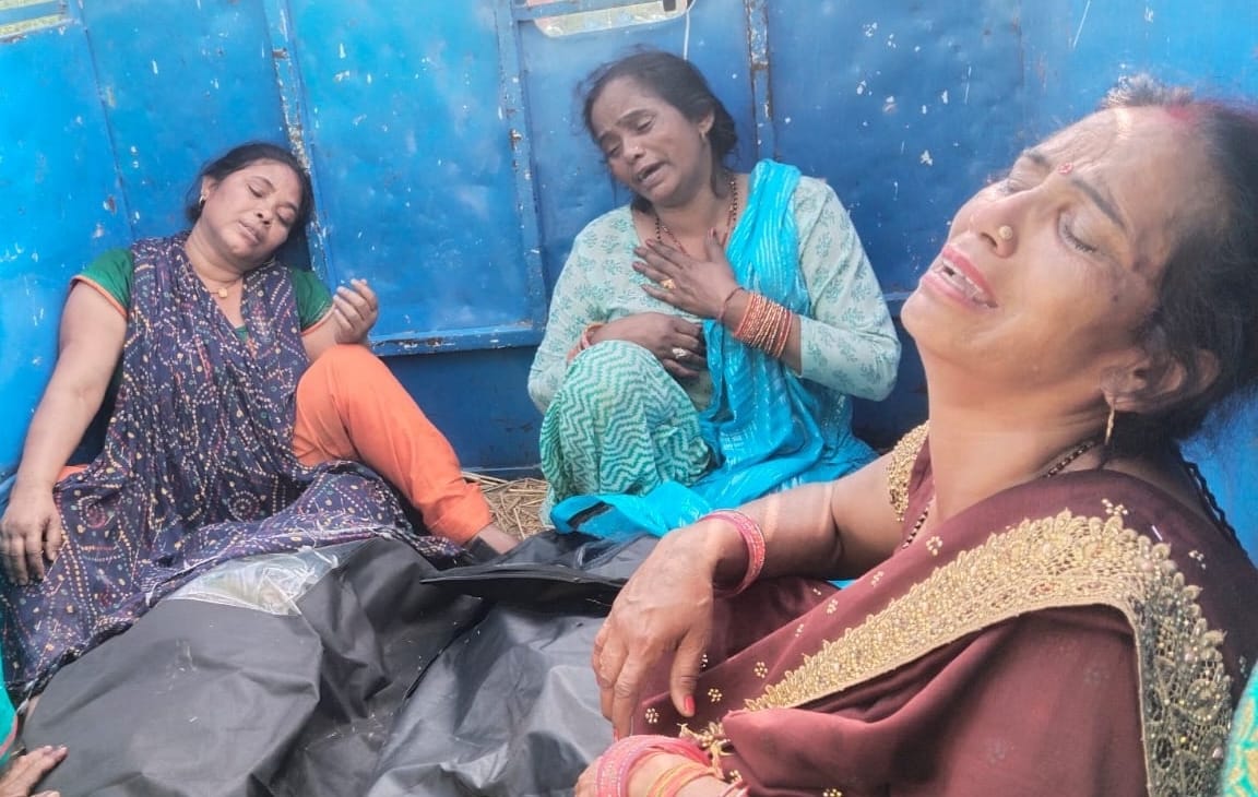 Three friends have died in accident in Bijnor and funeral took place in a sad atmosphere