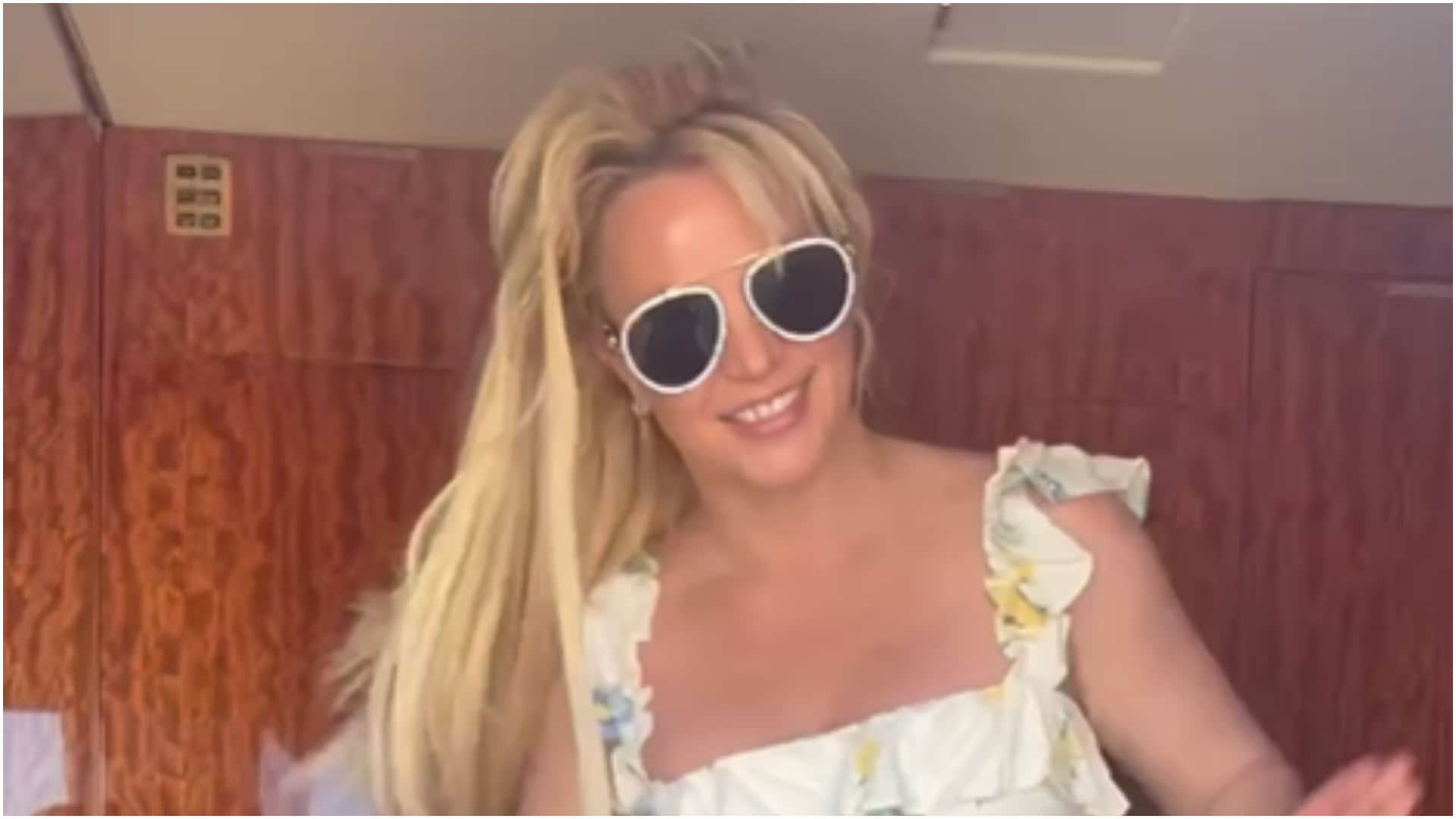 Britney Spears Reaction on her Viral toplesss photos and alleged fight news with boyfriend in Los Angeles
