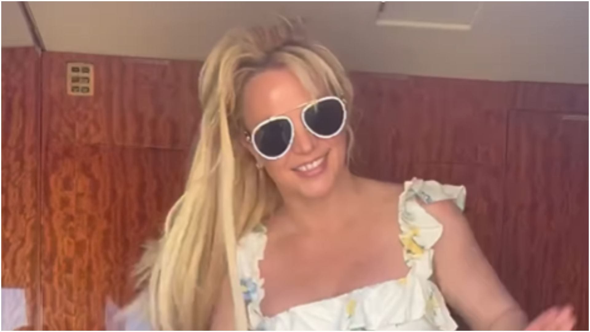 Britney Spears Reaction on her Viral toplesss photos and alleged fight news with boyfriend in Los Angeles