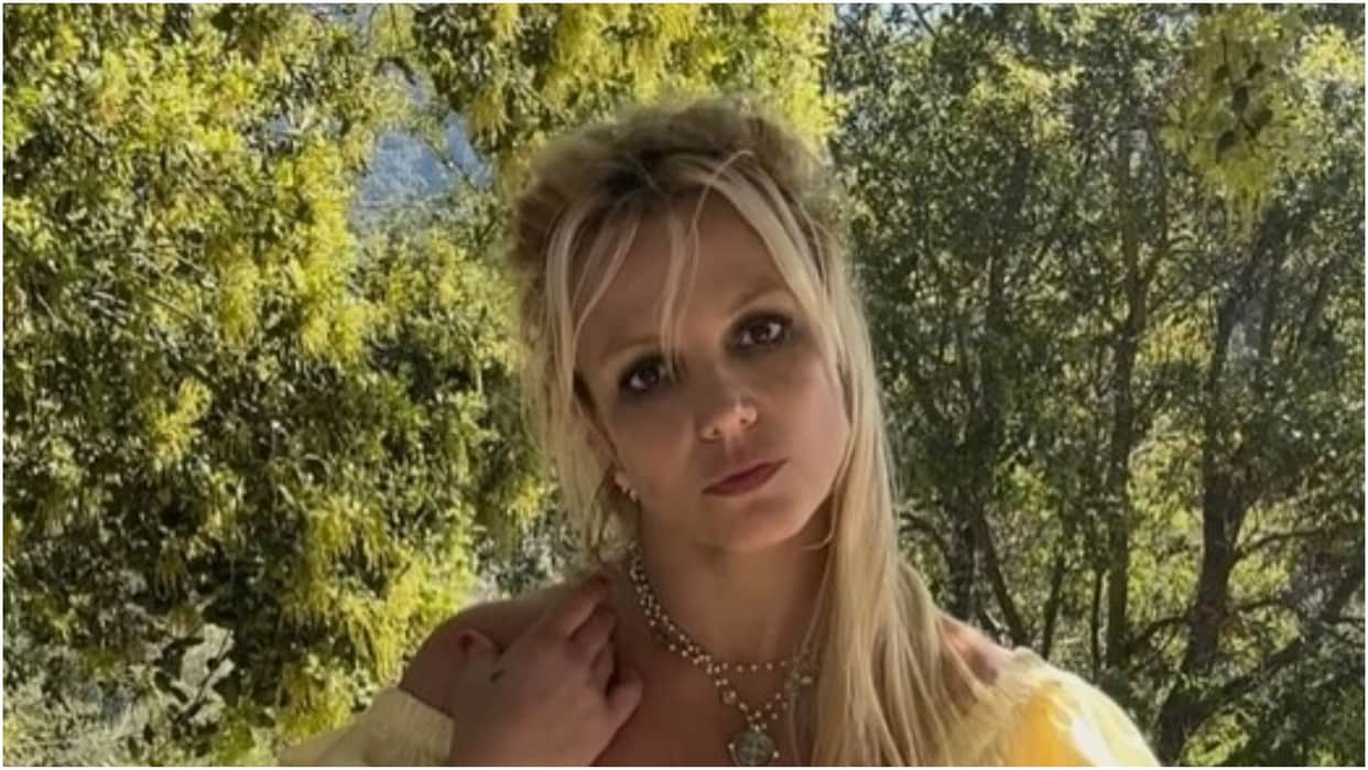 Britney Spears Reaction on her Viral toplesss photos and alleged fight news with boyfriend in Los Angeles