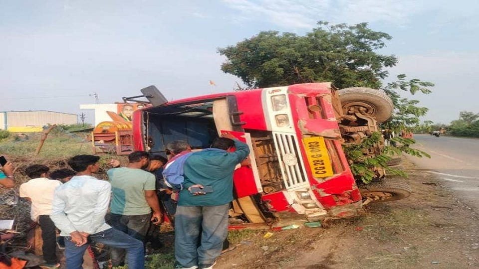 CG News A bus full of wedding guests overturned while trying to save cattle