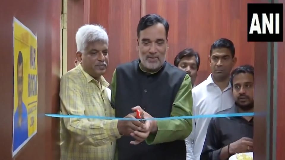 Gopal Rai inaugurates AAP war room at party headquarters