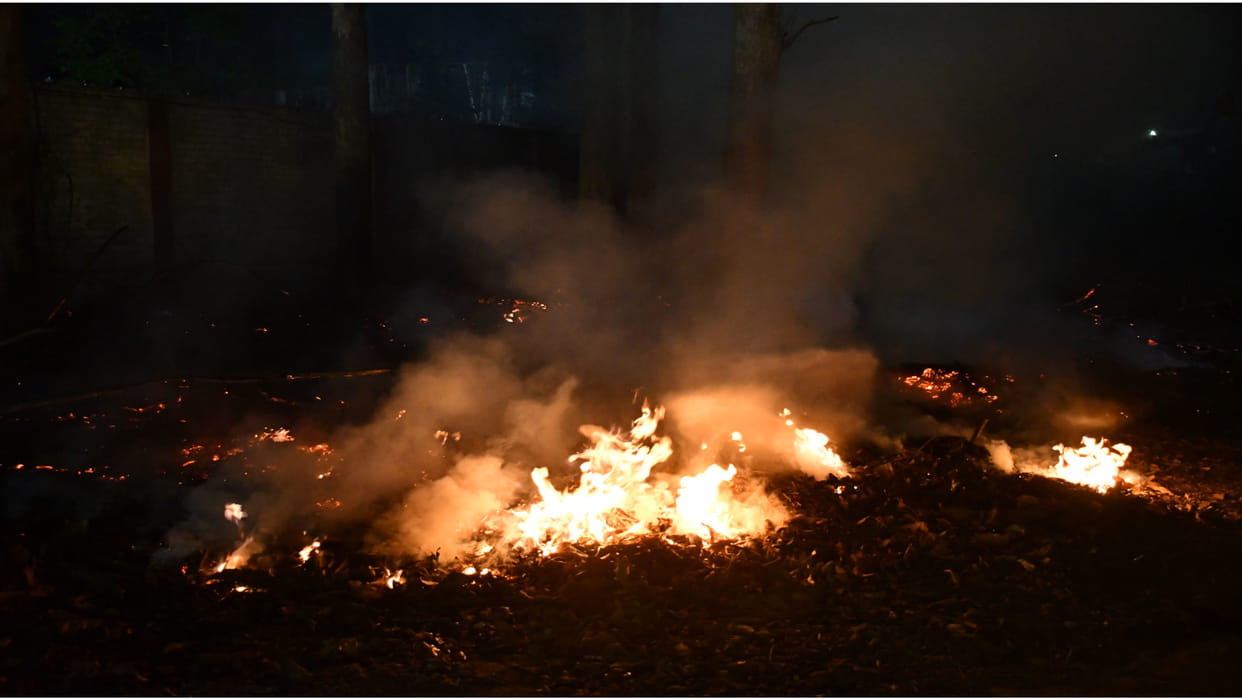 A fire broke out in Gorakhpur club due to a spark during fireworks, but it was controlled