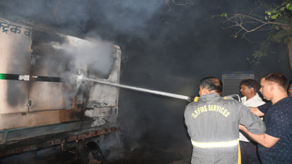 A fire broke out in Gorakhpur club due to a spark during fireworks, but it was controlled