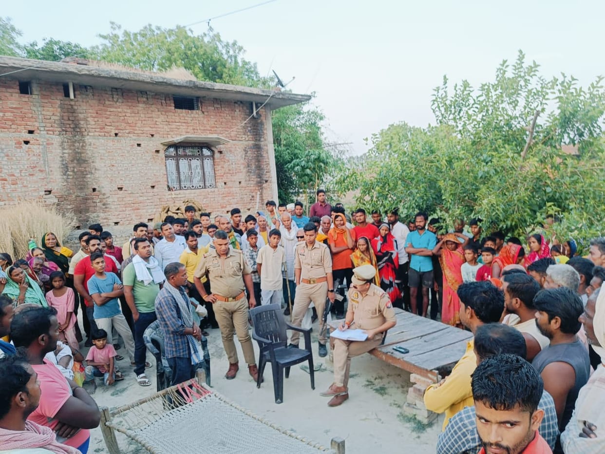 girl committed suicide by hanging in ghazipur
