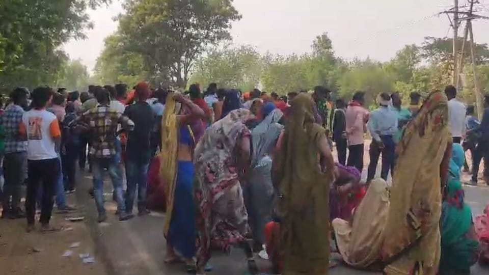 Three people died in a painful road accident woman condition critical in Janjgir Champa