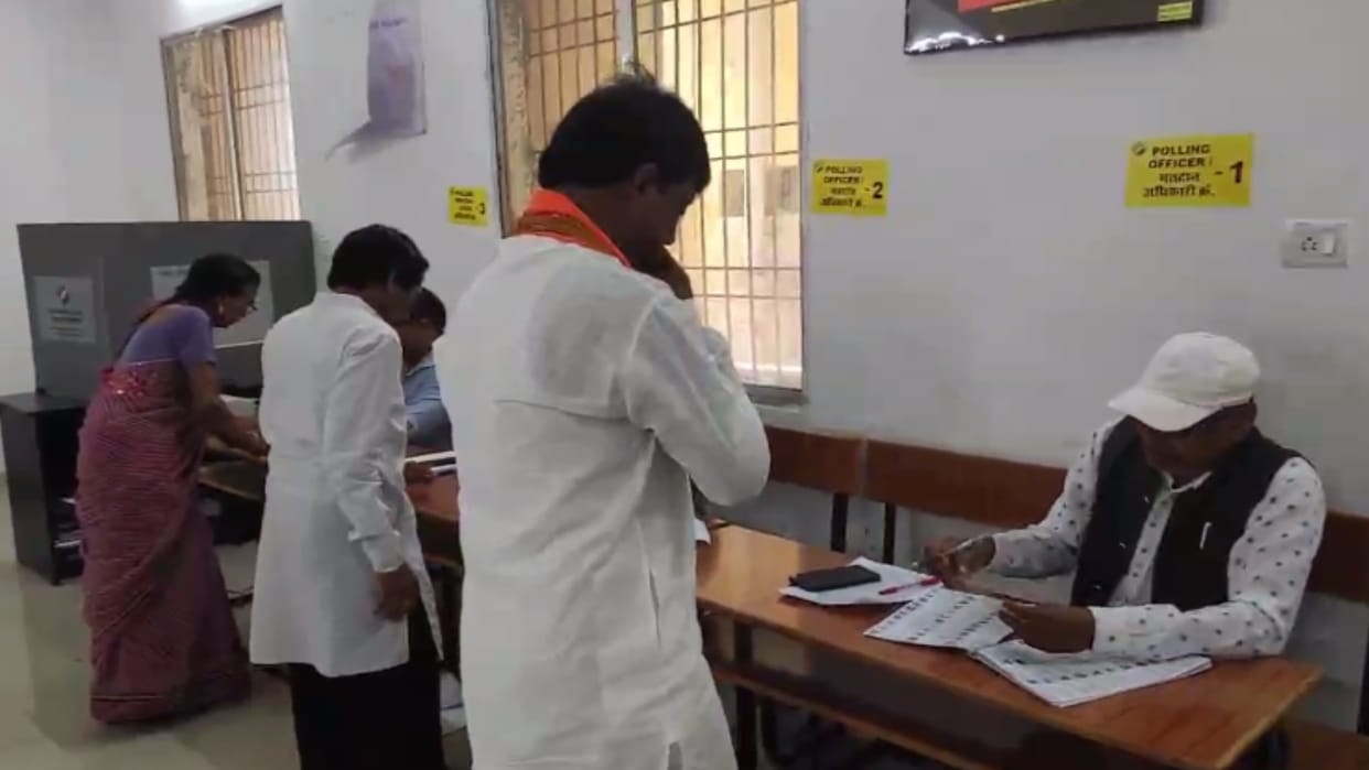 CG Loksabha Election 2024: Loksabha election today at  Raipur, police officers vote tomorrow also
