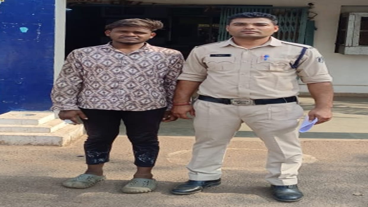 Raipur Crime News: young man was murdered by beating iron stick, accused arrested