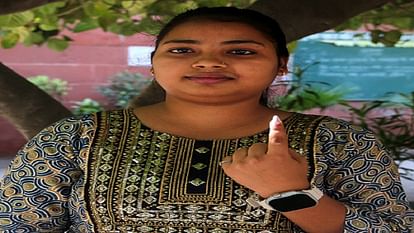 Photos of voting in Aligarh