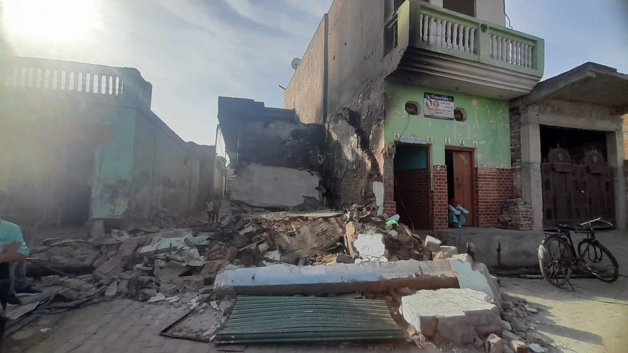 West Up News Live: fire breaks out in cosmetic shop in Meerut, one injured, read latest news