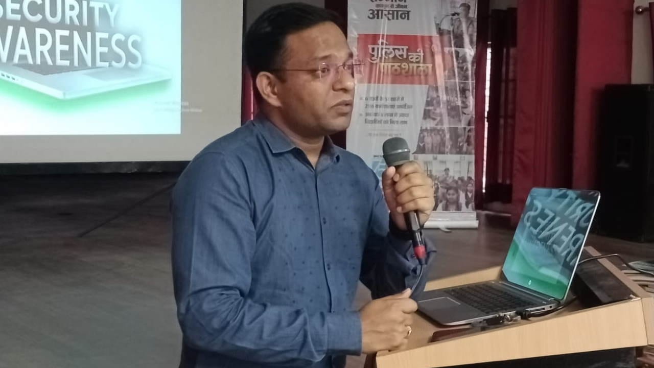 Police ki Pathshala In dehradun organized by Amar Ujala Foundation students Uttarakhand Watch Photos
