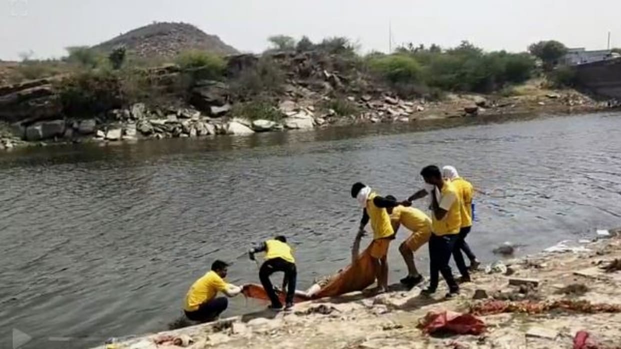 Karauli News: 10 day old dead body taken out from Panchna river, deceased has not been identified