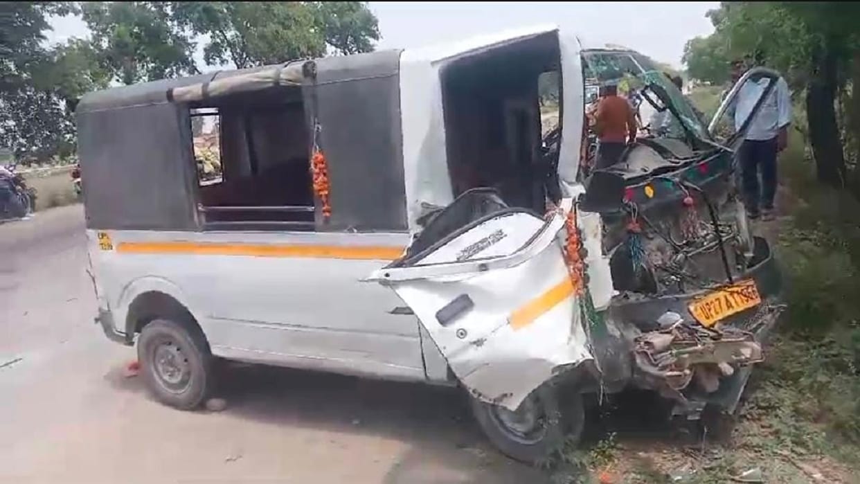 11 people including bride and groom injured in road accident in Shahjahanpur