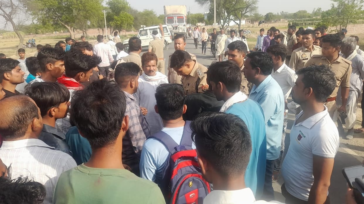 two people died in collision between auto and tractor in shahjahanpur