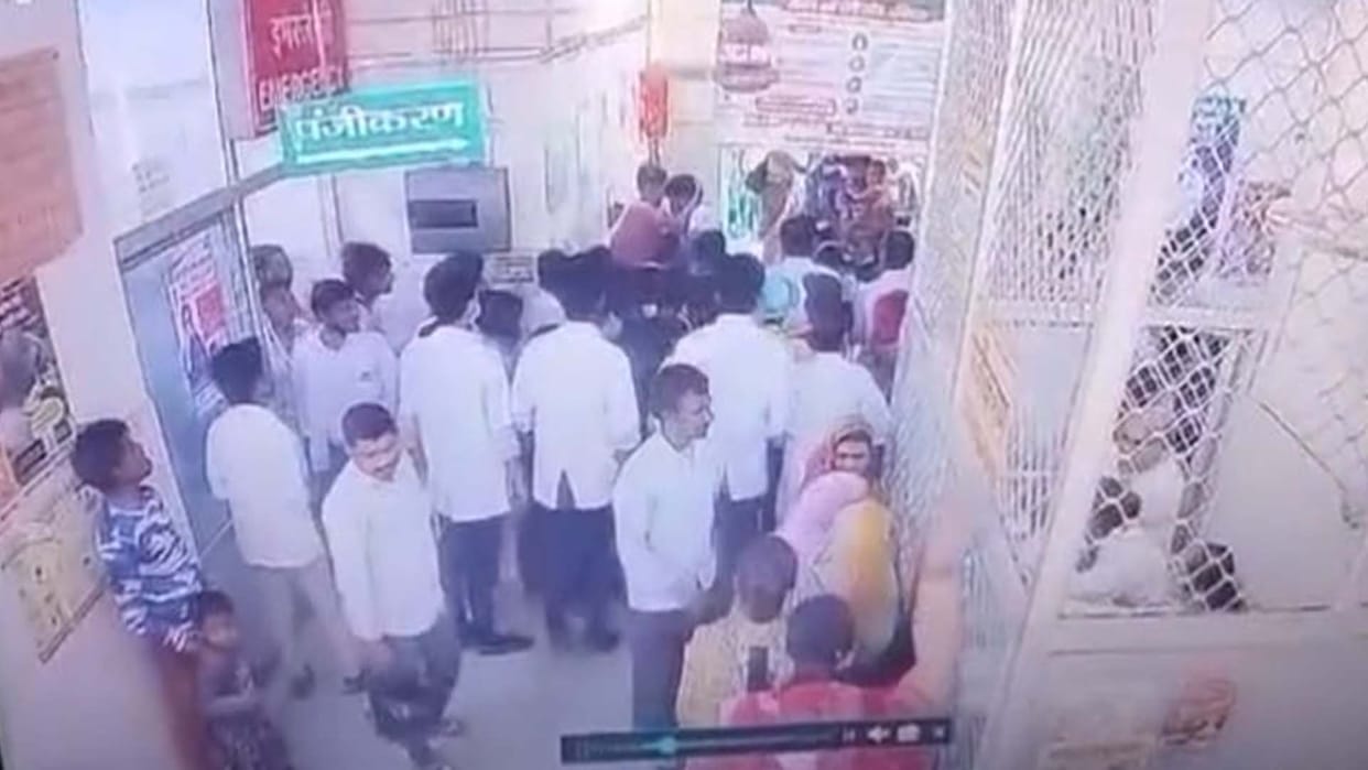 Kanpur: Dispute between CHC worker and youth,