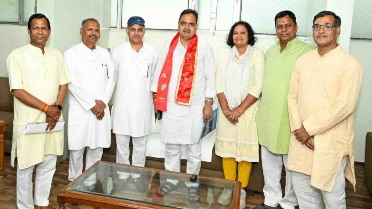 Sirohi News: Teachers union delegation met the Chief Minister regarding problems and suggestions.