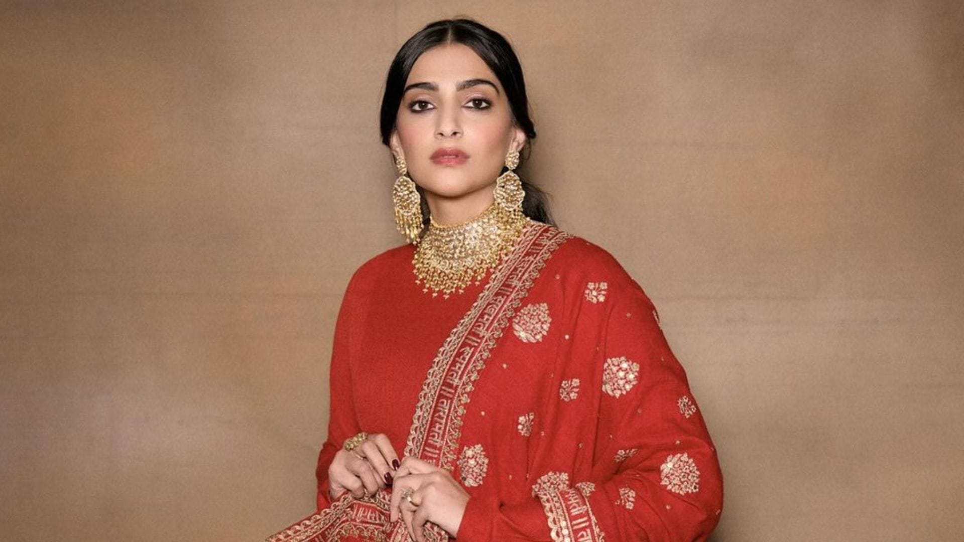 Actresses Suffer From Skin Disease Yami Gautam Rashmika Mandanna Sonam Kapoor Sameera Reddy Malaika Arora