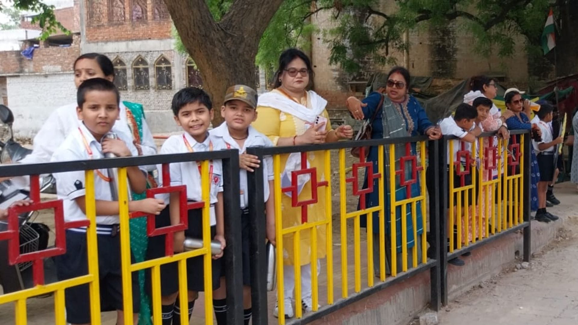 Children took command for lok sabha Election make about voting in varanasi