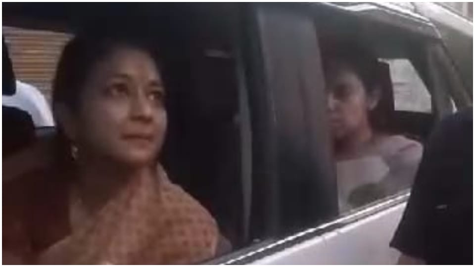 Shivpuri News: When women told about the water problem Jyotiraditya Scindia wife Priyadarshini got angry