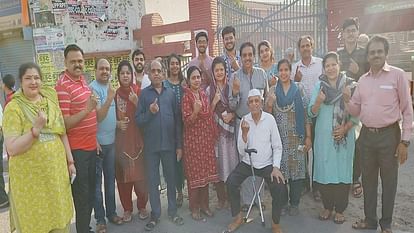 Photos of voting in Aligarh