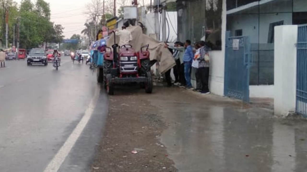 Rain in many areas in Dehradun Uttarakhand Weather changed suddenly Watch Photos