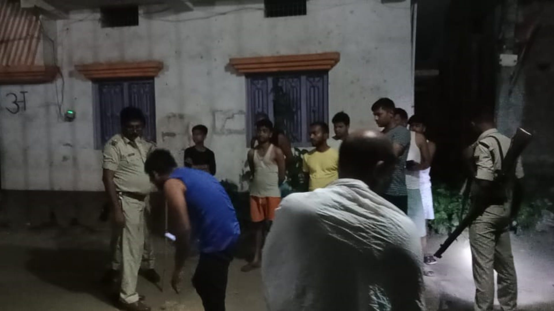 Bihar Crime: Criminals opened fire at house of senior JDU leader Vishwanath Singh; incident captured in CCTV