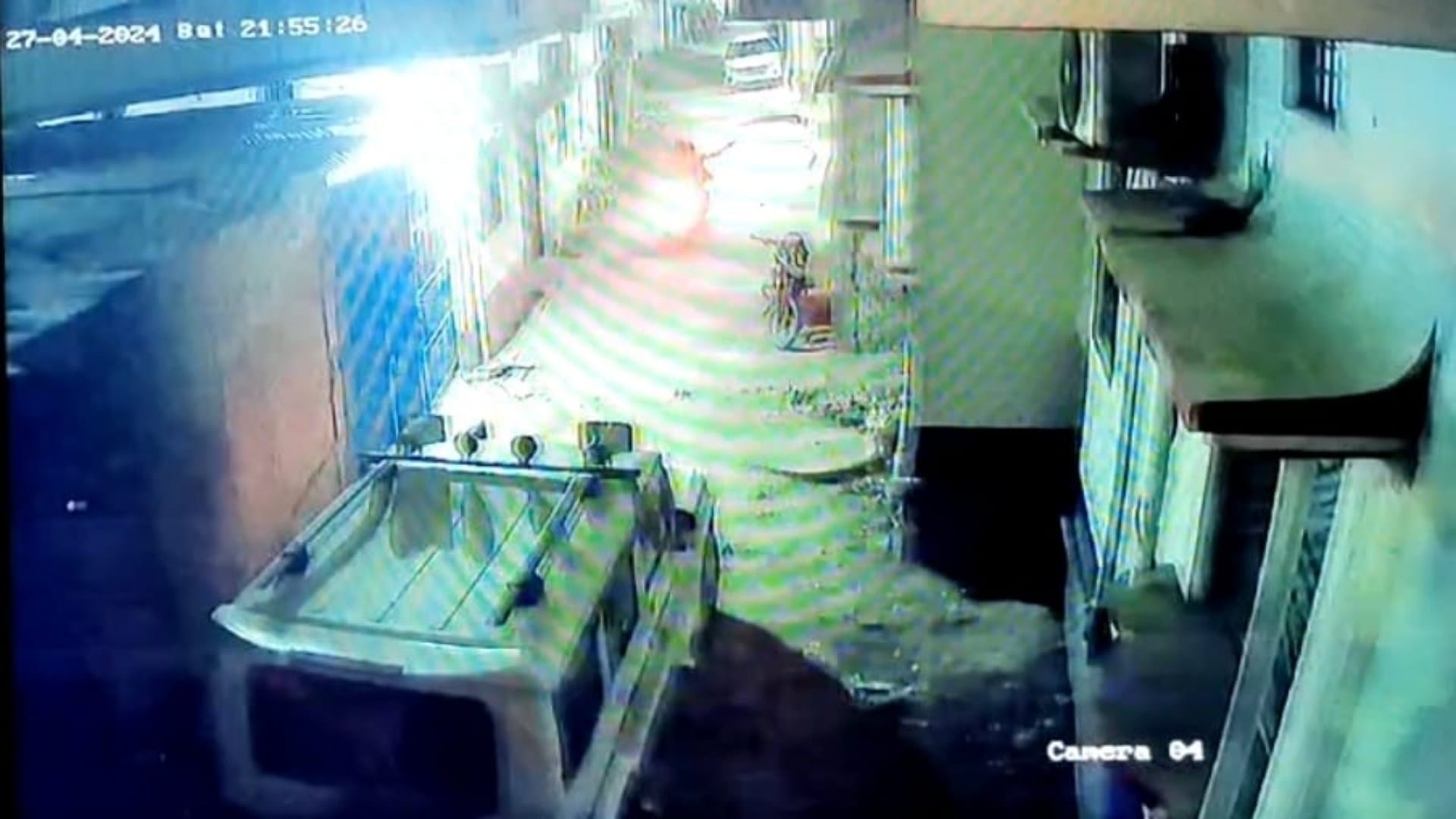 Bihar Crime: Criminals opened fire at house of senior JDU leader Vishwanath Singh; incident captured in CCTV