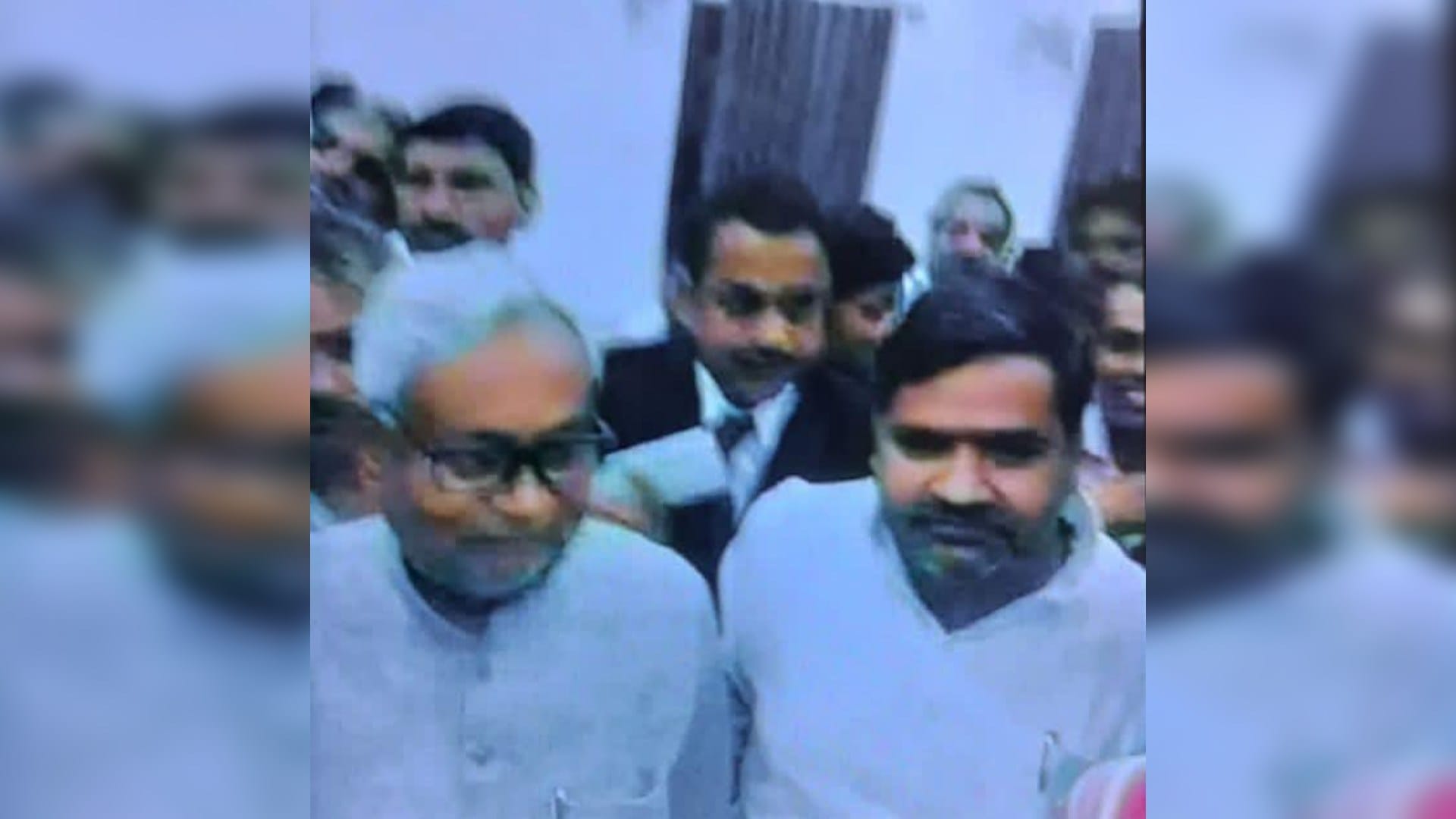 Bihar Crime: Criminals opened fire at house of senior JDU leader Vishwanath Singh; incident captured in CCTV