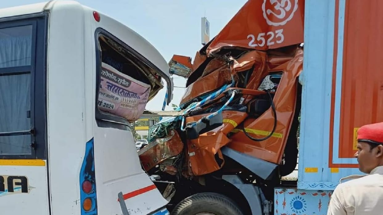 Bihar News: Truck hits bus of security forces going on election duty; Two died; Gopalganj, Supaul, Police