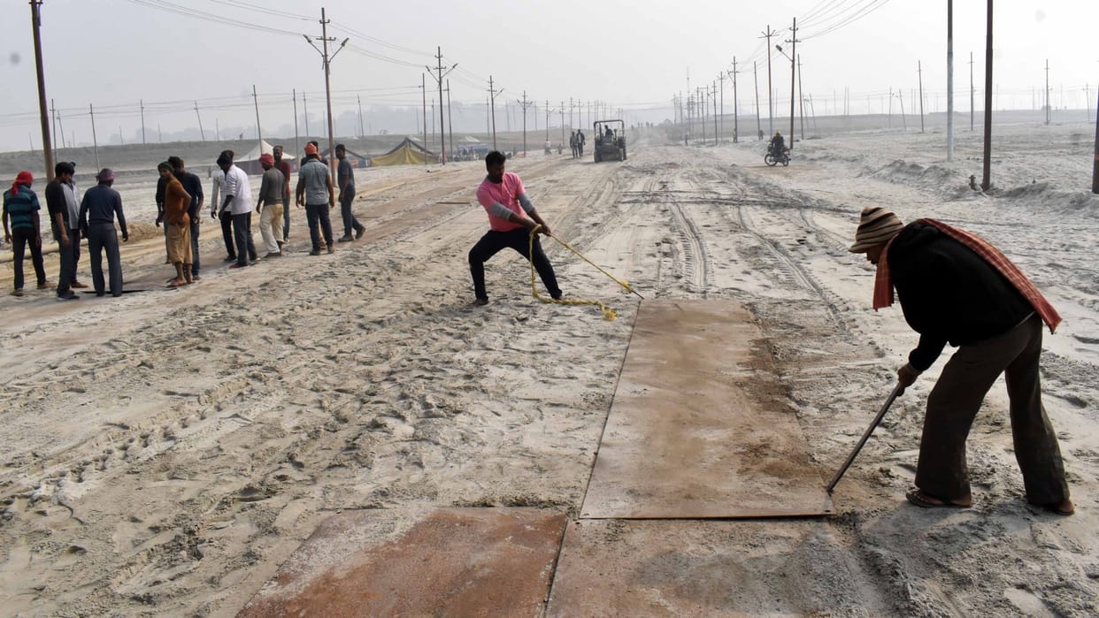 New game in purchasing checkered plates for laying on the roads of Mahakumbh