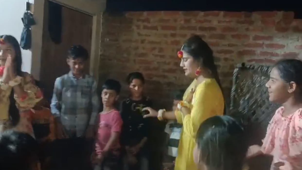 Girl dies while dancing in her cousin sister haldi function in Meerut