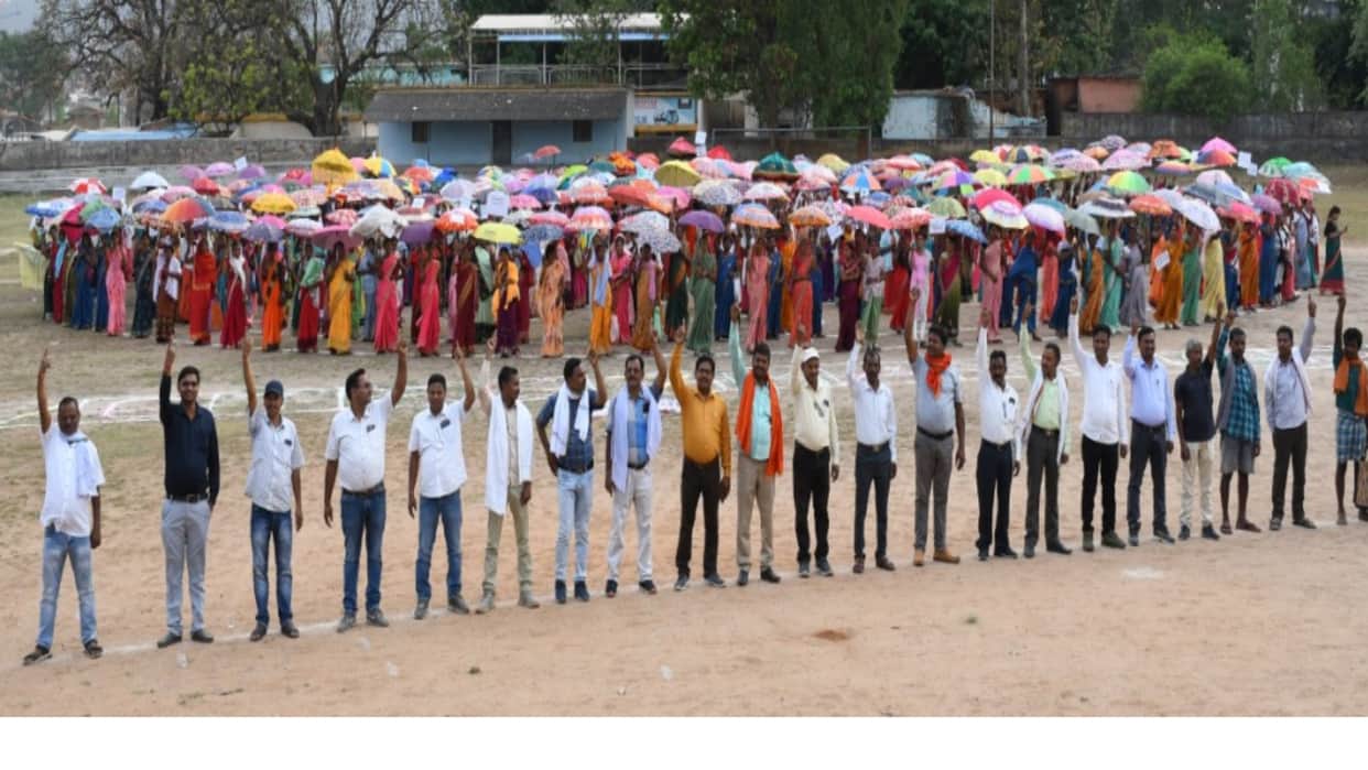 Voting Awareness in Balrampur: Women Sweep Balloon, Umbrella Rally gets Golden Book of World Record