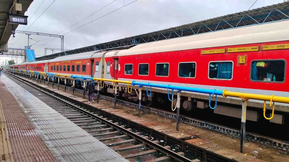 Railway News: 26 trains including Rajyarani, Jansadharan will be cancelled, route of four trains will change