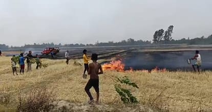 Bahraich: Fire started from gas cylinder, more than two dozen houses burnt to ashes, hundred bighas of crop bu