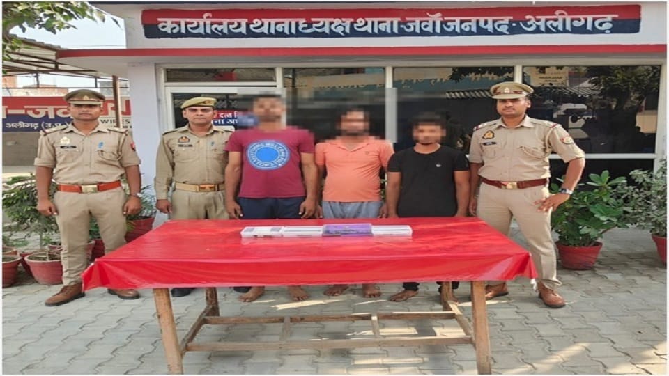 Robbery at night from petrol pump salesman