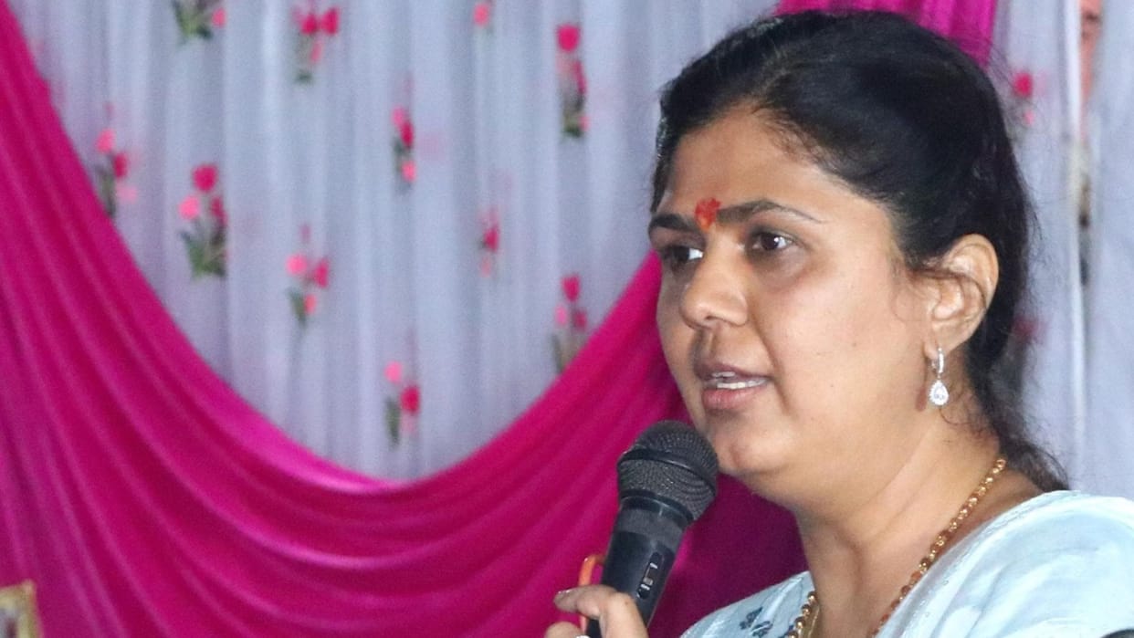 BJP candidate Pankaja Munde political rehabilitation demand started four supporters suicide