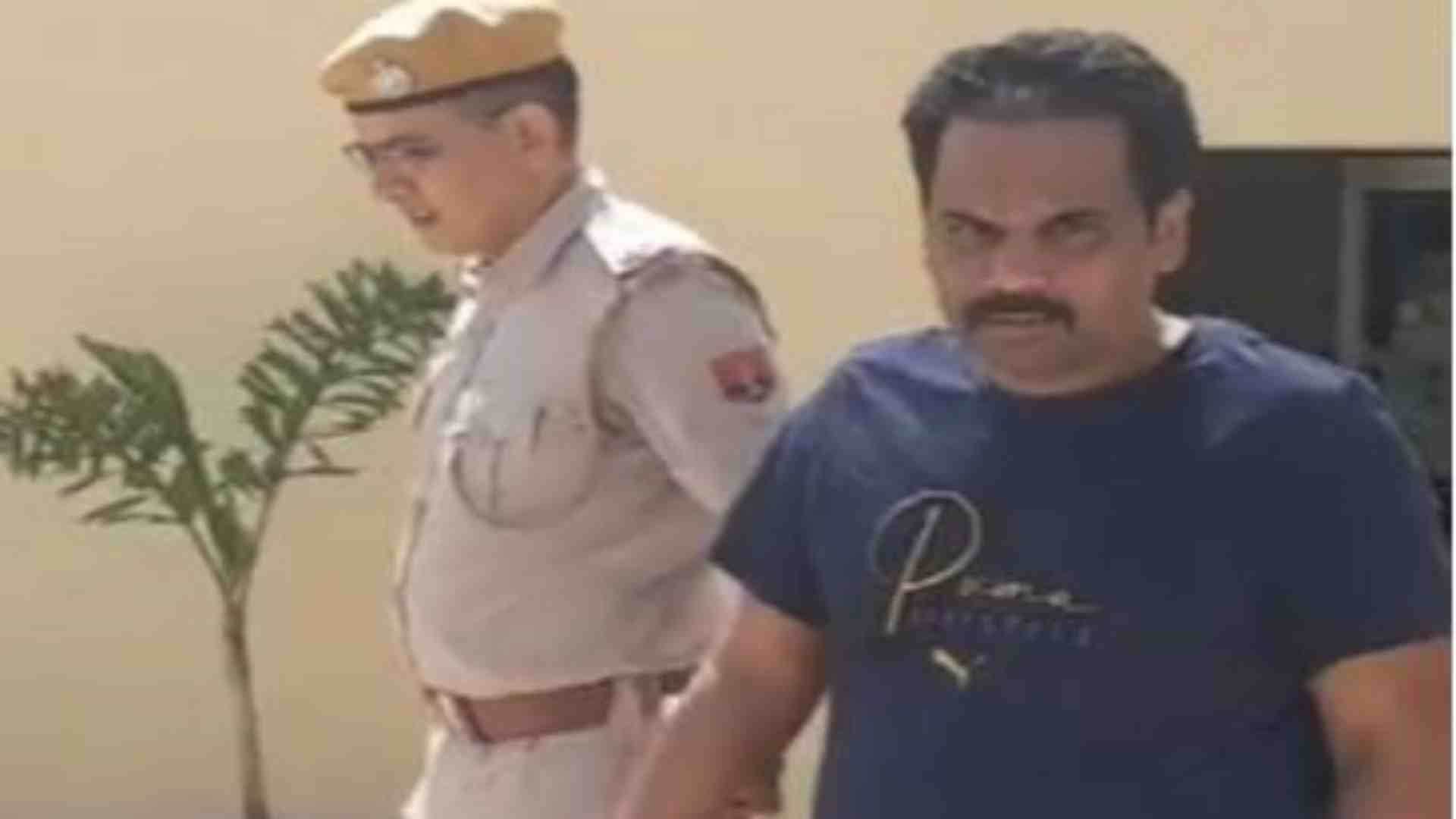 पुलिस की गिरफ्त में आरोपी।