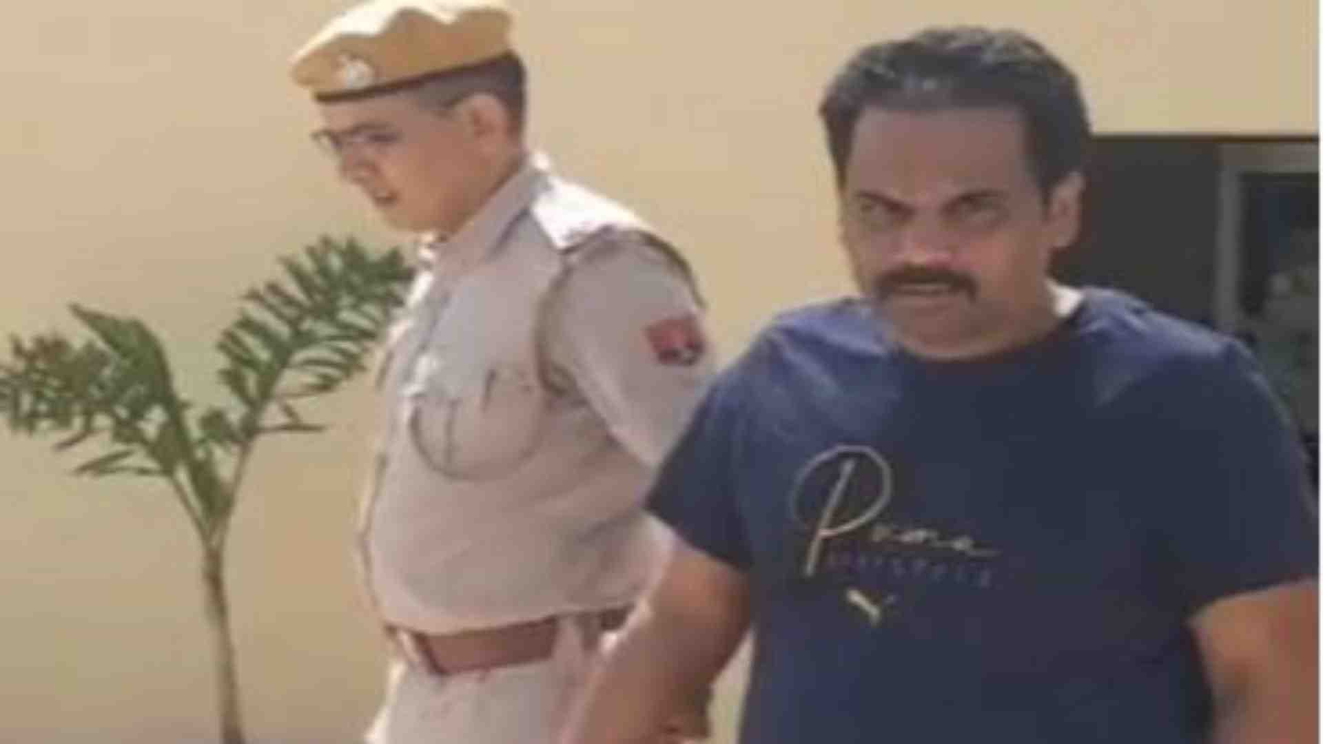 पुलिस की गिरफ्त में आरोपी।